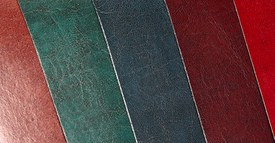Chutes de cuir de différentes couleurs